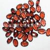 Joyería de granate rojo natural de 4 x 6 facetas ovaladas y corte afilado con piedra