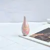 Laquería hecha a mano con pequeños diseños florales, que presenta el intrincado arte de la aplicación de laca, un divertido adorno de madera, un artículo coleccionable y un estilo para mujer, disponible para venta al por mayor desde una fábrica