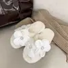 Chinelos florais de cetim da moda, novo estilo 2026, chinelos de sola macia para interior e exterior, de pelúcia e quentes, chinelos de algodão de uma tira