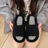 Chinelos Peludos Femininos para Casa 2026 Outono/Inverno Novo Estilo Coreano Plush Confortáveis Antiderrapantes Sola Grossa Chinelos Deslizantes para Exterior