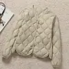 Colete casual branco leve de plumas de pato com padrão de losangos para mulheres, gola redonda, camada interna justa, colete quente, jaqueta estilo vintage, moderno