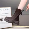 Botas Martin de suela gruesa para mujer estilo británico Otoño/Invierno 2026 nuevas ligeras suela suave media pantorrilla con forro de terciopelo cálidas adelgazantes botas de algodón