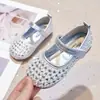 Elegantes zapatos Mary Jane de cuero para niñas, nuevos zapatos plateados de princesa para primavera y otoño 2026, versátiles zapatos de cristal para niñas pequeñas