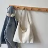 Bolso de axila nuevo para el día a día 2025 con textura simple, bolso de un solo hombro, bolso tipo cubo simple, bolso tote esmerilado para mujer