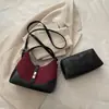 Bolsa de Mão Niche Retrô Francesa, Bolsa Saco Preta Versátil de Alto Valor, Bolsa Tote Grande para o Dia a Dia