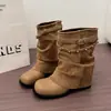 Botas de cavaleiro de outono e inverno são estilosas e versáteis, com um estilo retrô e fivela de cinto.. As novas botas de comprimento médio-curto apresentam um design de bota de motociclista e estilo empilhado, botas femininas 2026