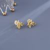 Pendientes Vintage Vintage Moda Femenina Combinan con Todo Flor Dorada Sentido de Alta Calidad Placa Personalizada para Incienso de Mosquitos Clip para Oreja Sin Agujeros en las Orejas