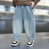 Calça Infantil Masculina Estilo Primavera e Outono 2026 Novo Estilo Menino Bonito Bebê Jeans Casual Calças Longas Largas Infantis de Outono