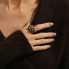 Pulseira Punk Transfronteiriça Europeia e Americana de Resina com Rebites e Strass, Anel de Pulseira Circular Aberto Personalizado em Gradiente Âmbar