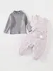 Mono Ligero de Plumón Estilo Coreano 3D Conejito Lindo Bebé 2026 Nuevo Estilo Otoño/Invierno para Niñas con Lindo Estampado Floral y Pantalones Cálidos de Plumón