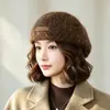 Gorra de Invierno/Otoño 2026 Nueva, con Etiqueta de Cuero, Visera de Punto de Lana, Adelgazante, Moderna, Cálida y Elegante