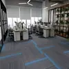 Tapete Puzzle de Listras Longas para Escritório PVC de Alta Qualidade Comercial Retardante de Chamas Tapete para Sala de Conferências Listrado À Prova de Fogo Grau B1