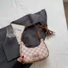 Bolso Pequeño Cuadros Forma de Media Luna para Mujer 2026 Nueva Moda Versátil Bolso de Mano para Viajes Cotidianos Bolso de Hombro Bolso de Luna Nueva de Nicho