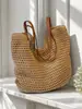 Bolso de mano tejido a mano artístico calado de nicho transfronterizo, bolso de hombro versátil, bolso de playa de gran capacidad para vacaciones junto al mar