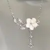 Collar de Diamantes Camelia para Mujer, Diseño de Lujo de Nicho con Cadena para Clavícula de Flor con Borla, un Regalo para Novia en el Festival Qixi