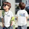 Camiseta de verano para niño estilo coreano, corte holgado para niños de mediana edad, nuevo modelo 2026, top transpirable 100% algodón para niños