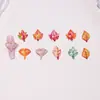 Accesorios populares transfronterizos para decoración de uñas de hoja de arce, pequeños accesorios de resina para manualidades DIY, aretes, pinzas para el cabello, decoraciones de uñas ponibles y pedrería