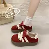 Zapatillas de Entrenamiento Alemanas Rojas Retro para Mujer 2026 Nuevas Suela Gruesa para Aumentar la Altura Casual de Tabla Versátiles en Tendencia Aumento de Altura Interior Zapatillas de Entrenamiento Alemanas