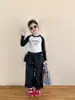 Outono 2026 Novo Estilo Coreano Roupas Infantis Meninas Camiseta de Manga Longa com Estampa de Letras Renda Slim Fit Camisa Básica Estilosa