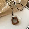 Collar Colgante de Cuerda de Cuero Coreano, Sencillo, Moderno y de Alta Gama Cadena para Clavícula, Joyería Versátil de Nicho para Mujer al por Mayor