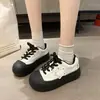 Tênis brancos de sola grossa femininos, novo modelo outono 2026, sapatos fofos chunky versáteis com estampa de estrela, tênis casuais esportivos, modernos