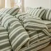 Nuevo juego de ropa de cama de cuatro piezas teñido en hilo de algodón 100% para uso doméstico, funda de edredón individual de algodón puro, colcha de algodón lavado, sábana, juego a rayas