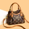 Bolsa quadrada pequena de temperamento de alta qualidade 2026 novo estilo popular este ano bolsa de mão versátil de ombro único transversal bolsa feminina