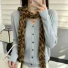 Cárdigan de punto con cuello en V para mujer con bufanda, nuevo estilo otoño e invierno 2026, holgado, adelgazante, rejuvenecedor, abrigo suéter de manga larga