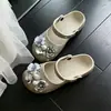 Sapatos Elegantes e Luxuosos com Flor de Lantejoula 3D de Pérola e Furos para Mulheres, Sandálias Mary Jane de Verão com Suporte Leve para o Arco, Leves e Confortáveis