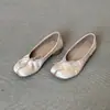 Zapatos Vintage de Piel de Oveja con Satén, Punta Dividida y Punta de Cerdo, Bailarinas Sencillas con una Sola Correa, Tacón Grueso y Moño