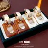 Pendientes Plateados de Aguja Geométricos en Forma de C, Pendientes Elegantes Retro de Alta Gama, Pendientes de Diseño de Nicho Modernos y Sencillos al por Mayor