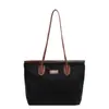 Saco de Grande Capacidade Feminino 2024 Novo Saco de Ombro Simples All-match Estudantes Universitários Classe Hot Commuter Tote Bag