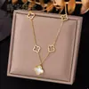 Moderna, de lujo ligero, exquisita cadena de titanio para mujer, versátil, única, simple cadena para la clavícula, moderna y elegante, no se decolora, venta al por mayor desde el fabricante