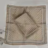 Pañuelo cuadrado estampado de leopardo bufanda coreana femenina de seda versátil pañuelo para el pelo bufanda retro flor de anacardo pañuelo cuadrado pequeño venta al por mayor