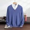 Novo Suéter Masculino de Cashmere Gola V Tricotado de Manga Longa Cor Sólida Liso Outono/Inverno 2025 Macio e Quente