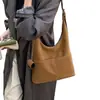 Bolso Casual Pequeño para Mujer 2025 Nuevo Versátil Bolso de Axila Bolso de Hombro para Viajero Bolso Satchel Otoño e Invierno Nuevo Bolso Tote