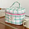 Bolsa de Cosméticos Acolchada a Cuadros Bolsa de Almacenamiento de Cosméticos de Gran Capacidad Bolsa de Tocador Portátil Linda Bolso de Mano para la Muñeca de Algodón