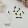Ventas Directas de Fábrica de Nuevos Pedrería Retro Cruzada para Uñas de Moda al Por Mayor, Decoraciones para Uñas con Forma de Corazón y Cabeza de León
