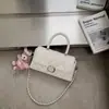 Elegante bolso pequeño cuadrado de mano para mujer, nuevo modelo 2026, bolso de cadena acolchado estilo Chanel, bolso de hombro y cruzado moderno y versátil