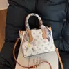 Bolso de Mano de Lujo Ligero de Gama Alta, Bolso de Hombro Cruzado de Moda, Bolso Versátil para el Trabajo para Mujer, Nuevo Modelo 2026 Bolso Cubo con Monograma