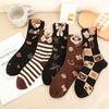 Calcetines de otoño e invierno de hilo de pluma para mujer, nuevos calcetines de osito de peluche a rayas, serie marrón, calcetines bonitos con carita sonriente, calcetines de red