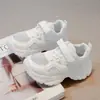 Zapatillas Versátiles de Moda para Niñas 2026 Nuevo Modelo de Verano de la Abuela Malla Transpirable Cómodas Zapatos de Papá Zapatillas de Correr para Niños