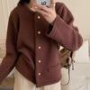 Casaco Suéter de Gola Redonda com Botões Únicos Design Sense Outono e Inverno Novo Estilo Preguiçoso Solto Top Cardigan Tricotado Macio e Aconchegante para Mulheres