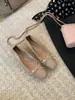 Elegantes zapatos de tacón medio poco profundos 2026 otoño lazo de cuero tacón grueso punta cuadrada zapatos Mary Jane en colores burdeos, champán y nude