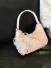 Bolsa de Palha Tecida Estilo Francês, Pequena Modelo Novo 2026, Bolsa de Ombro Estilosa e Texturizada, Bolsa Transversal de Braço Cor Sólida Única e Elegante
