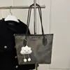 Bolsa Tote Casual de Grande Capacidade para Mulheres Nova Outono e Inverno 2025 Bolsa Grande de Ombro Único com Estilo Ocidental Bolsa para Roupas de Aula e Trabalho Estudantil