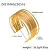 Pulsera Ancha de Diseño Amazon Fashion, Simple y Única, Banda para el Brazo Audaz y Versátil, Acero Inoxidable Chapado en Oro de 18 Quilates