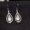 Aretes al por mayor chapados en plata con incrustaciones de calcedonia blanca hielo en forma de gota de agua, ágata verde, aretes elegantes para mujer, suministro en vivo