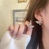 Pendientes geométricos de mariposa con circonitas superbrillantes y aguja plateada, de moda, exquisitos y ligeros, de lujo, elegantes, de alta gama, para mujer.