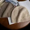 Cashmere 2026 Outono/Inverno Novo Tricô Feminino de Alta Qualidade Aquecimento ao Ar Livre Chapéu Jacquard com Proteção para as Orelhas Touca de Tricô Casual